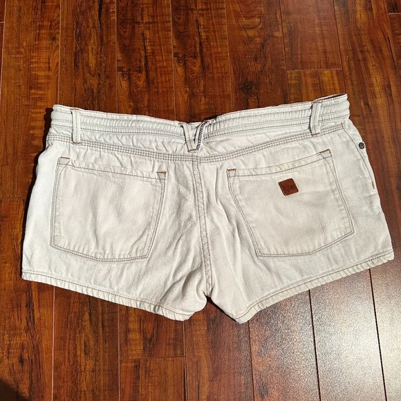 Roxy White Denim Shorts - Size 30 - Picture 2 of 4